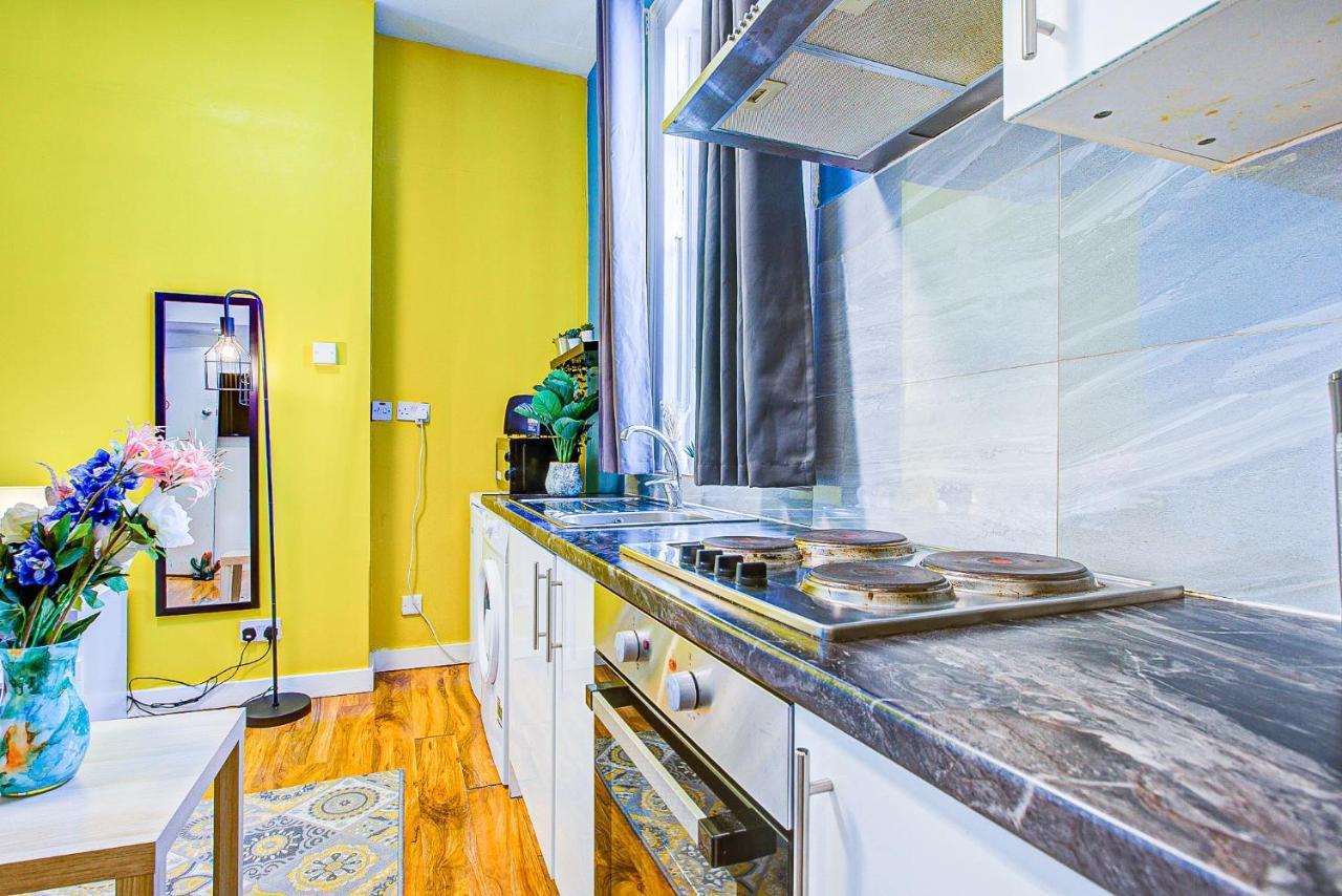 Studio With A Large Toilet And A Separate Room Budget Price Central Londyn Zewnętrze zdjęcie